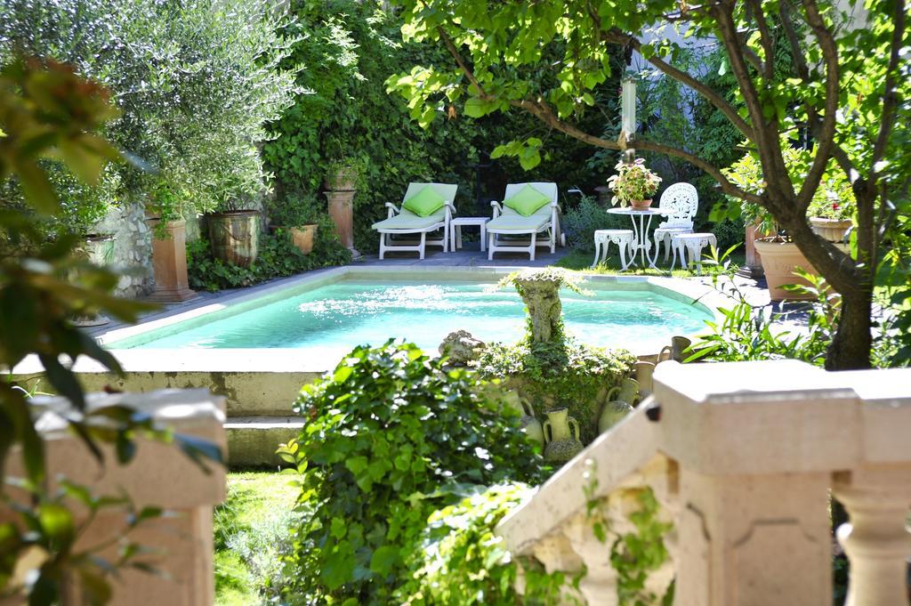 ヴィルヌーヴ・レ・ザヴィニョン Les Saisons Bed & Breakfast エクステリア 写真