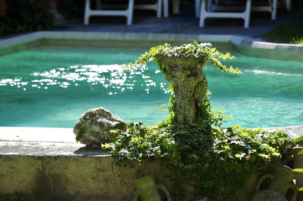 ヴィルヌーヴ・レ・ザヴィニョン Les Saisons Bed & Breakfast エクステリア 写真