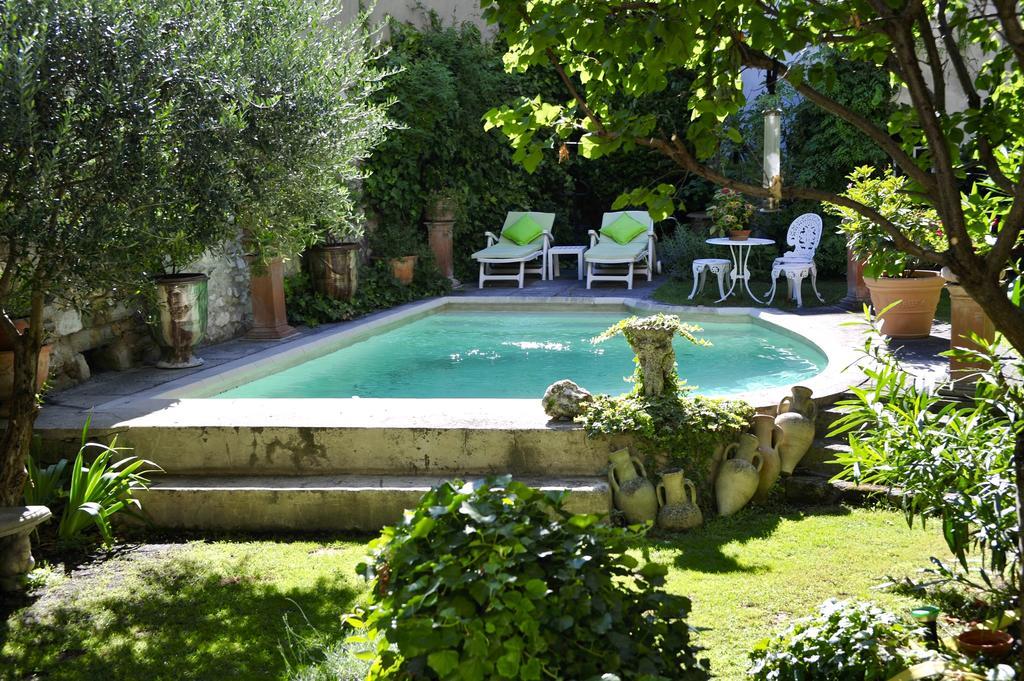 ヴィルヌーヴ・レ・ザヴィニョン Les Saisons Bed & Breakfast エクステリア 写真