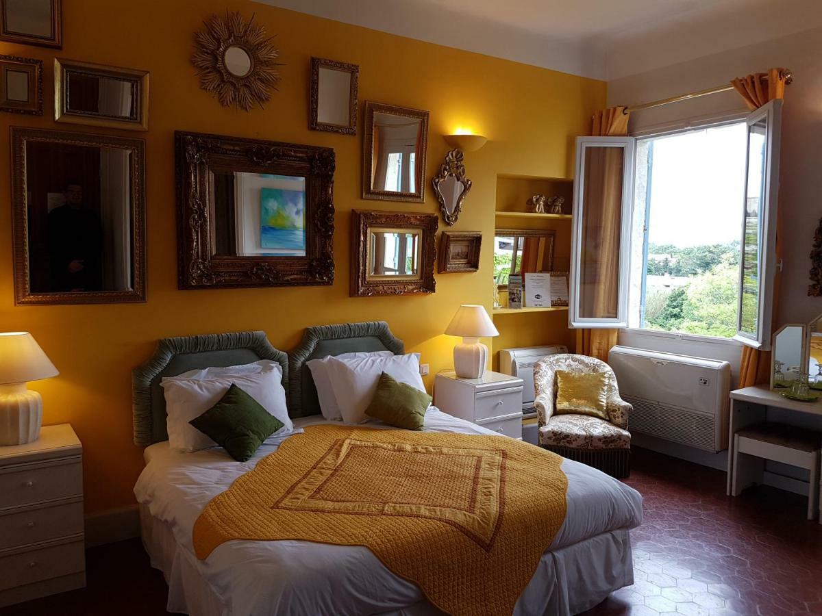 ヴィルヌーヴ・レ・ザヴィニョン Les Saisons Bed & Breakfast エクステリア 写真